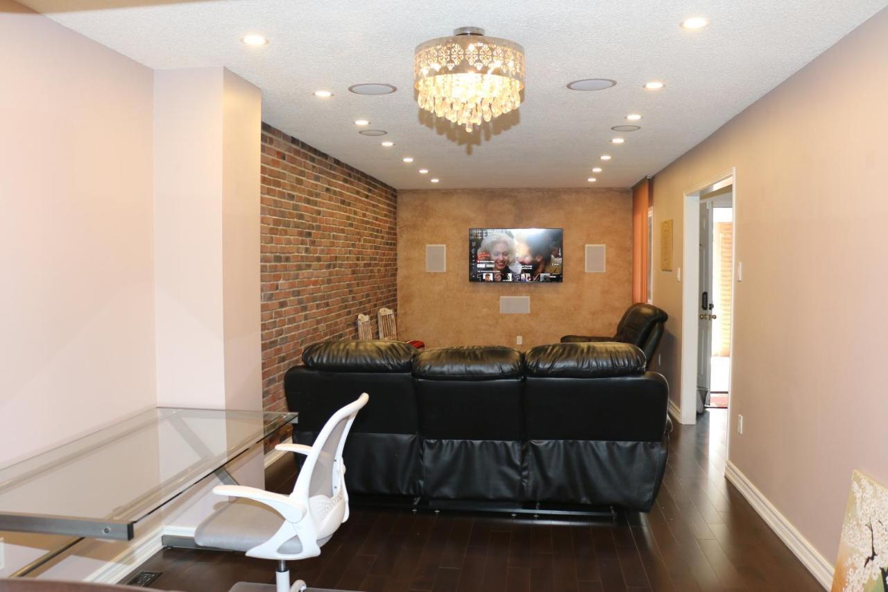 Quiet And Contemporary Home Маркем Экстерьер фото