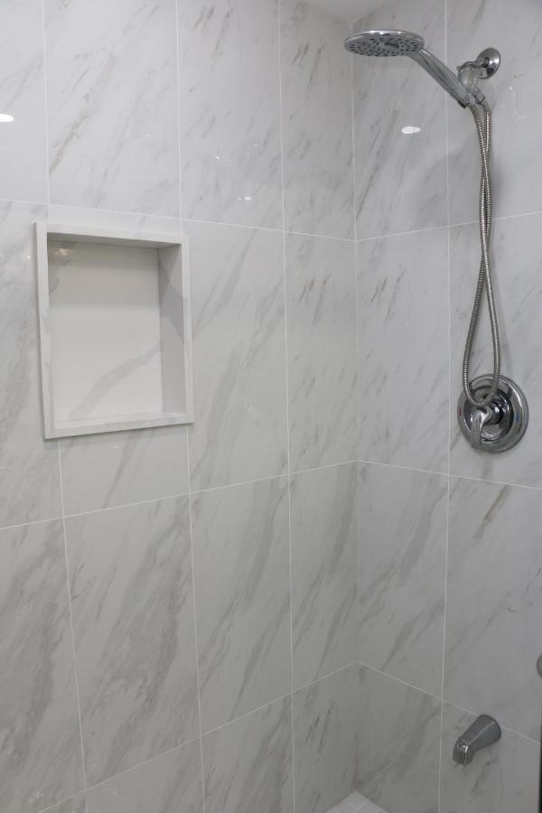 Quiet And Contemporary Home Маркем Экстерьер фото